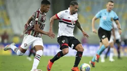 RJ - RIO DE JANEIRO - 01/09/2024 - BRASILEIRO A 2024, FLUMINENSE X SAO PAULO - Kaua Elias jogador do Fluminense disputa lance com Wellington Rato jogador do Sao Paulo durante partida no estadio Maracana pelo campeonato Brasileiro A 2024. Foto: Jorge Rodrigues/AGIF