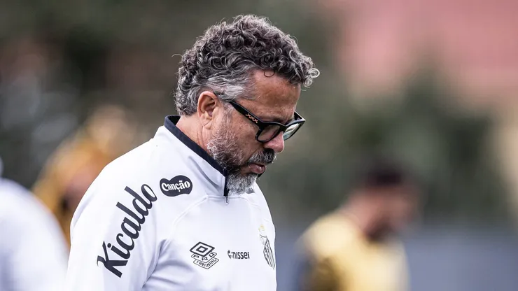 Cléber Xavier toma decisão importante no Santos