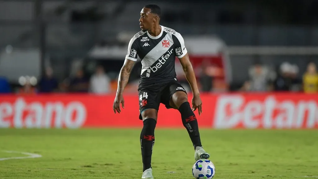 Luiz Gustavo será o substituto de João Vctor –  Foto: Thiago Ribeiro/AGIF