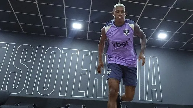 Danilo em treino pelo Botafogo. Foto: Botafogo