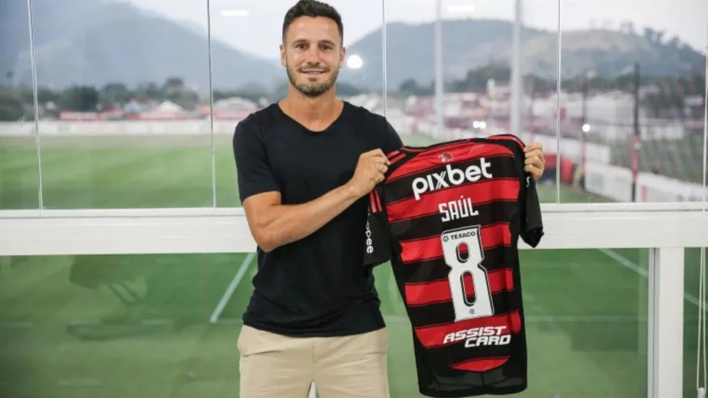 Saúl é apresentado no Flamengo e se junta a lista histórica de estrangeiros no clube -Foto: Gilvan de Souza / CRF