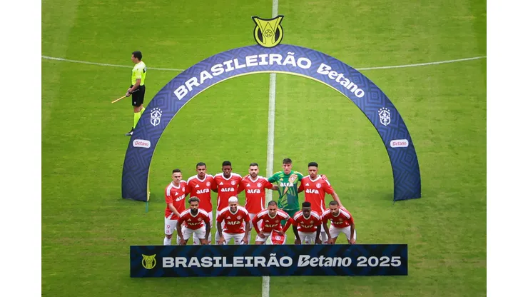 RS - PORTO ALEGRE - 12/07/2025 - BRASILEIRO A 2025, INTERNACIONAL X VITORIA - Jogadores do Internacional posam para foto antes na partida contra Vitoria no estadio Beira-Rio pelo campeonato Brasileiro A 2025. Foto: Maxi Franzoi/AGIF