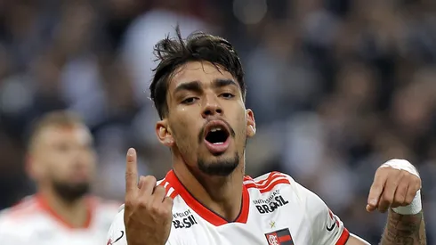 Meia-atacante comemorando gol na Neo Química Arena contra o Corinthians. - Foto: AGIF