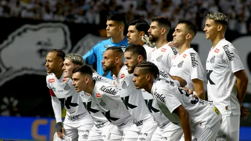 Segundo a IA, Santos vence e afunda ainda mais o Sport na lanterna. Foto: Mauricio De Souza/AGIF
