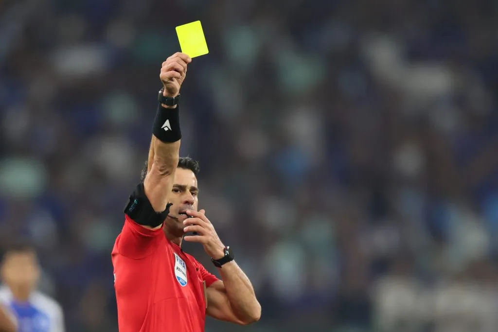 MG – BELO HORIZONTE – 18/05/2025 – BRASILEIRO A 2025, CRUZEIRO X ATLETICO-MG – O arbitro Flavio Rodrigues de Souza durante partida entre Cruzeiro e Atletico-MG no estadio Mineirao pelo campeonato Brasileiro A 2025. Foto: Gilson Lobo/AGIF