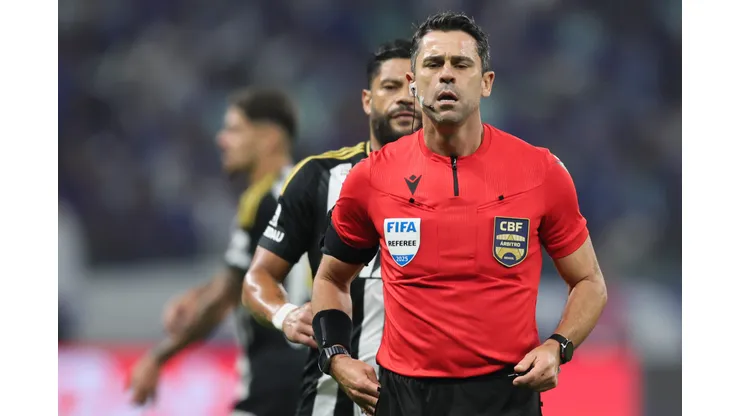 Flavio Rodrigues é escalado para apitar duelo decisivo entre Inter e Vasco. Foto: Gilson Lobo/AGIF