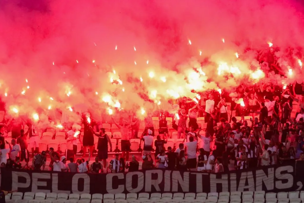 CE – FORTALEZA – 16/07/2025 – BRASILEIRO A 2025, CEARA X CORINTHIANS – Torcida do Corinthians durante partida contra Ceara no estadio Arena Castelao pelo campeonato Brasileiro A 2025. Foto: Lucas Emanuel/AGIF