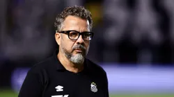 Treinador é pressionado pelos torcedores