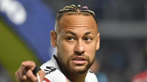 Neymar durante partida contra o Internacional na Vila Belmiro.