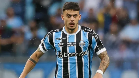 Felipe Carballo, volante uruguaio do Grêmio em partida pelo campeonato brasileiro em 2023 (Foto: Pedro H. Tesch/Getty Images)