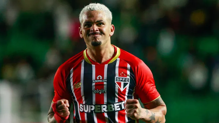 Luciano jogador do Sao Paulo comemora seu gol durante partida contra o Juventude no estadio Alfredo Jaconi pelo campeonato Brasileiro A 2025. Foto: Luiz Erbes/AGIF