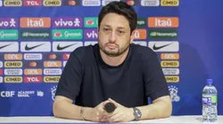 PE - SAO LOURENCO DA MATA - 01/06/2024 - AMISTOSO, BRASIL X JAMAICA - Arthur Elias tecnico do Brasil durante coletiva apos partida de futebol feminino contra a Jamaica na Arena de Pernambuco neste sabado (1), valida como amistoso de preparacao para os jogos olimpicos de Paris 2024. Foto: Rafael Vieira/AGIF