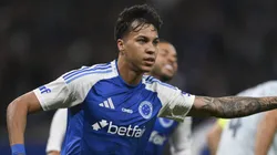 Kaio Jorge, atacante do Cruzeiro comemorando gol em partida do campeonato brasileiro contra o Grêmio (Foto: Pedro Vilela/Getty Images)