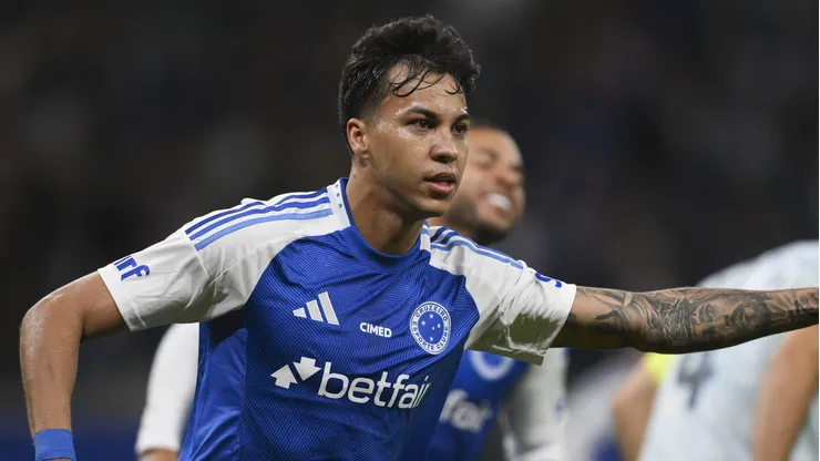Kaio Jorge, atacante do Cruzeiro comemorando gol em partida do campeonato brasileiro contra o Grêmio (Foto: Pedro Vilela/Getty Images)