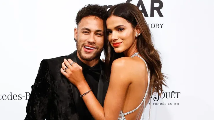 Torcedor do Sport prepara máscara de Bruna Marquezine para provocar Neymar em campo