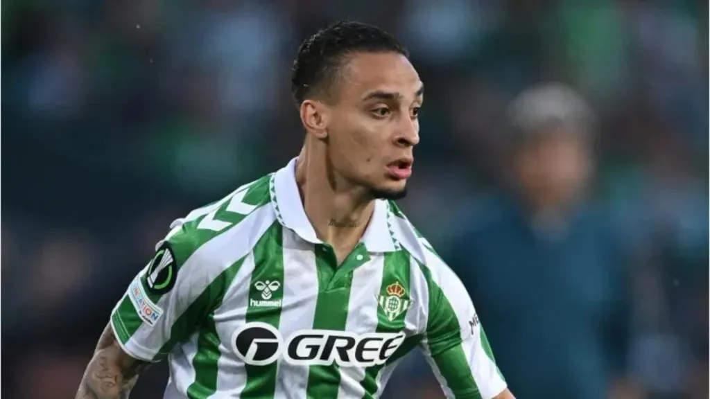 Antony em ação pelo Real Betis na temporada 2024/25 – Foto: Denis Doyle/Getty Images
