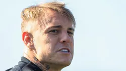 Róger Guedes durante treino no CT Joaquim Grava