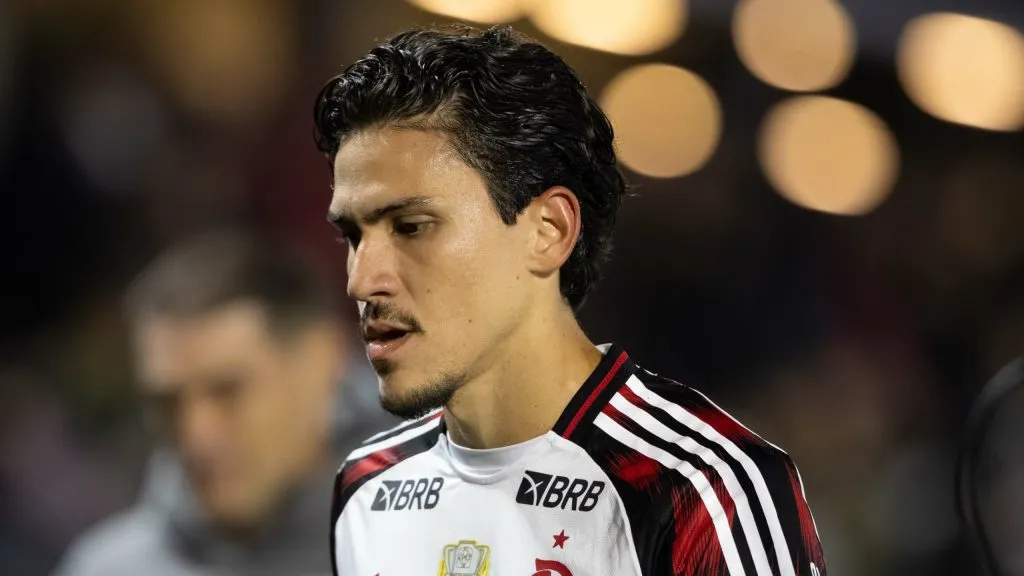 Pedro voltou a ser titular com Filipe Luís