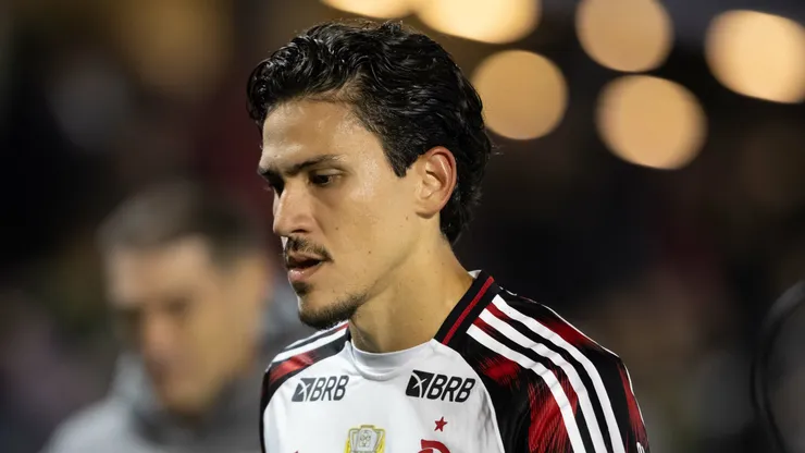 Pedro voltou a ser titular com Filipe Luís