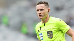 O árbitro Ramon Abatti Abel durante partida pelo Brasileirão Betano. Foto: Gilson Lobo/AGIF