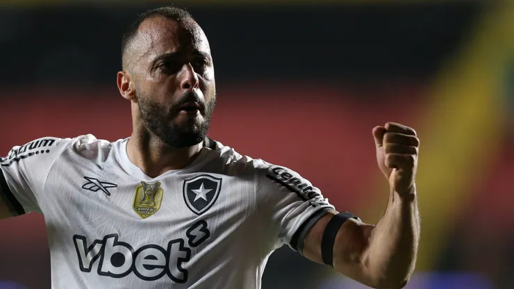 Arthur Cabral jogador do Botafogo durante a partida. Foto: Marlon Costa/AGIF