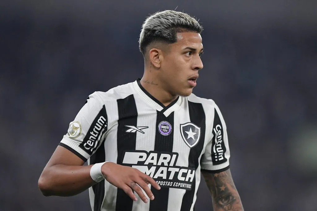 Matheus Martins jogador do Botafogo durante partida contra o Fortaleza. Foto: Thiago Ribeiro/AGIF