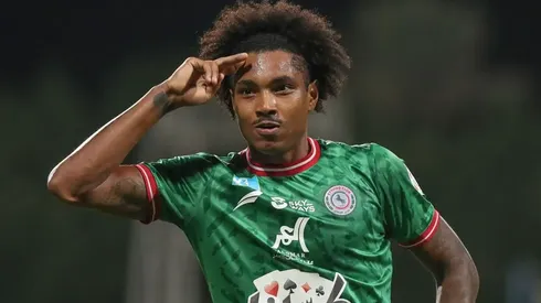 Vitinho tem boas chances de jogar eplo Corinthians.