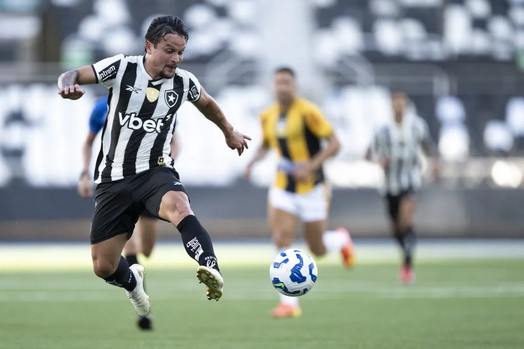 RJ – RIO DE JANEIRO – 22/03/2025 – AMISTOSO, BOTAFOGO X NOVORIZONTINO – Artur jogador do Botafogo durante partida contra o Novorizontino no estadio Engenhao pelo campeonato Amistoso. Foto: Jorge Rodrigues/AGIF