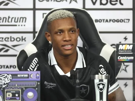 Danilo nega ser substituto de Gregore no Botafogo e cita diferenças