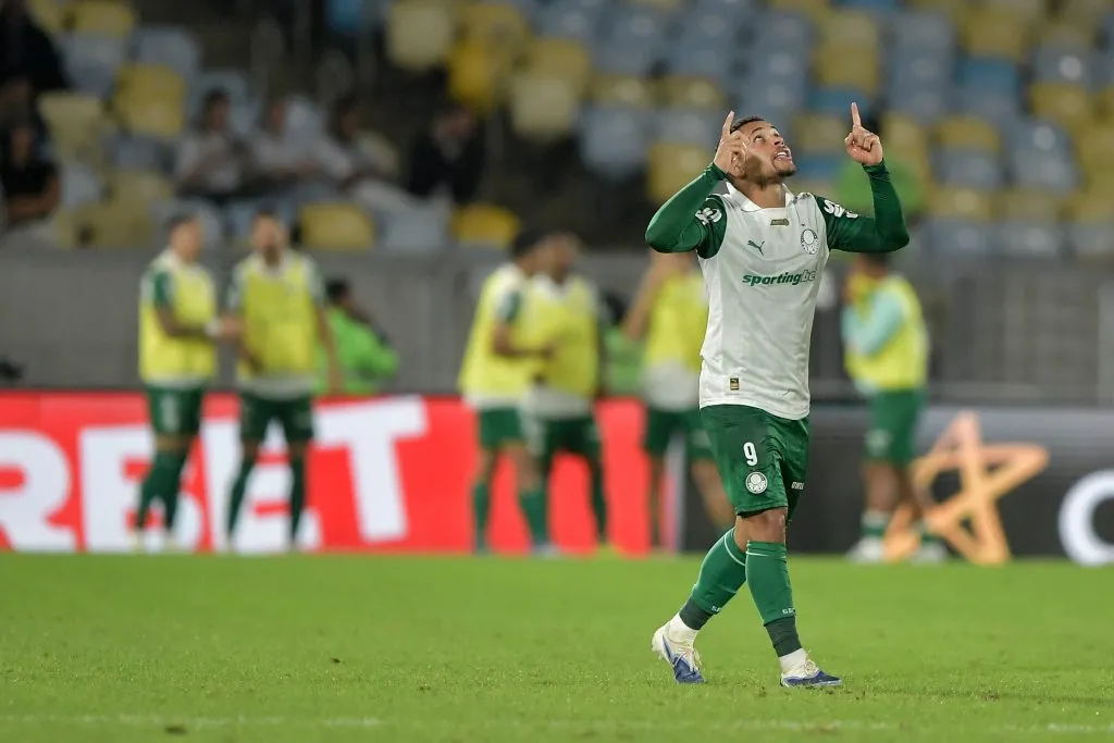 Vitor Roque jogador do Palmeiras comemora seu gol durante partida contra o Fluminense – Foto: Thiago Ribeiro/AGIF