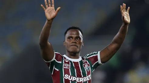 RIO DE JANEIRO, BRAZIL - JULY 17: Jhon Arias of Fluminense greets fans after the match between Fluminense and Cruzeiro as part of Brasileirao 2025 at Maracana Stadium on July 17, 2025 in Rio de Janeiro, Brazil. (Photo by Wagner Meier/Getty Images)