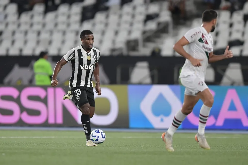 RJ – RIO DE JANEIRO – 26/04/2025 – BRASILEIRO A 2025, BOTAFOGO X FLUMINENSE – Elias Manoel jogador do Botafogo durante partida contra o Fluminense no estadio Engenhao pelo campeonato Brasileiro A 2025. Foto: Thiago Ribeiro/AGIF