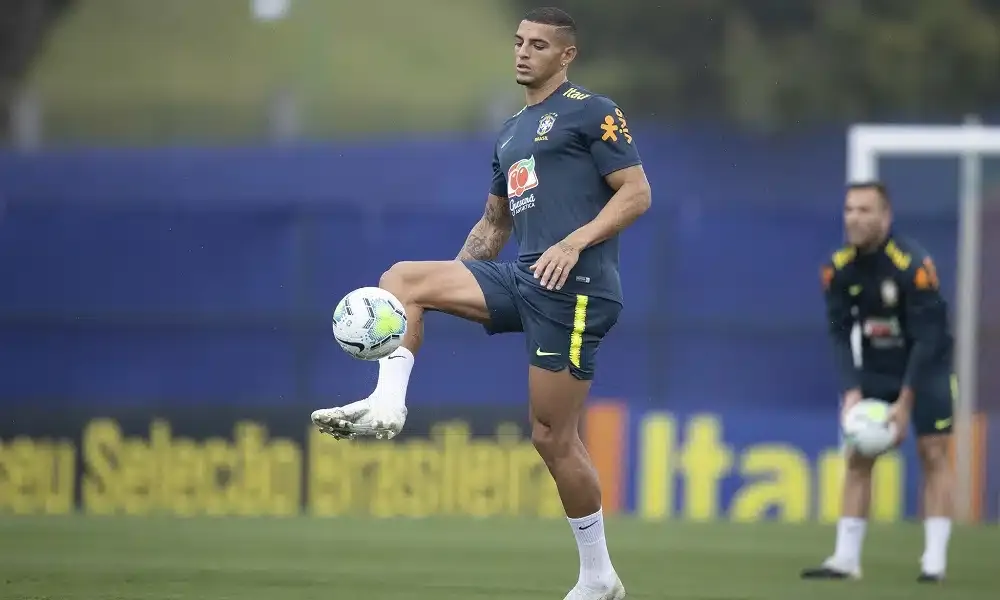 Diego Carlos com a camisa da Seleção.  (Lucas Figueiredo/CBF)