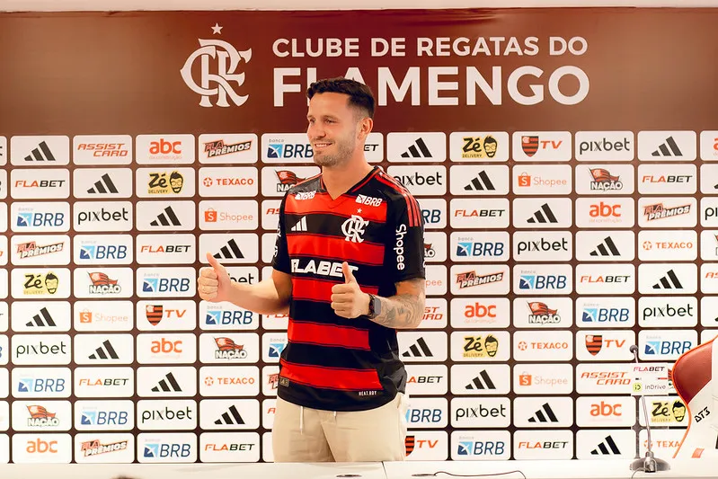 Saúl Ñíguez durante sua apresentação no Flamengo. Foto: Adriano Fontes/Flamengo