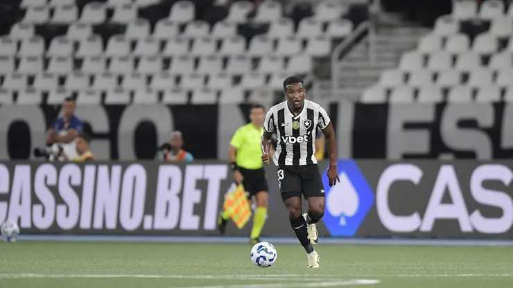 Elias Manoel jogador do Botafogo durante partida contra o Fluminense no estadio Engenhao pelo campeonato Brasileiro A 2025. Foto: Thiago Ribeiro/AGIF