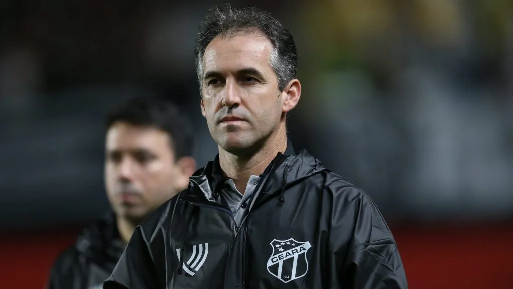 Léo Condé, técnico do Vozão. Foto: Marlon Costa/AGIF.