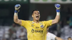 Goleiro Gabriel Brazao do Santos comemora vitoria no final da partida contra o Coritiba no estadio Couto Pereira pelo campeonato Brasileiro B 2024. Foto: Hedeson Alves/AGIF