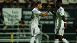 Andreas Pereira comemorando gol em amistoso contra Igor Jesus e Jair (Photo by Gualter Fatia/Getty Images)