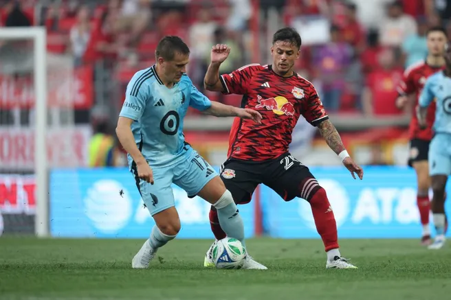 Carballo em campo pelo New York Red Bulls, da Major League Soccer. (Photo by Vincent Carchietta/Getty Images)