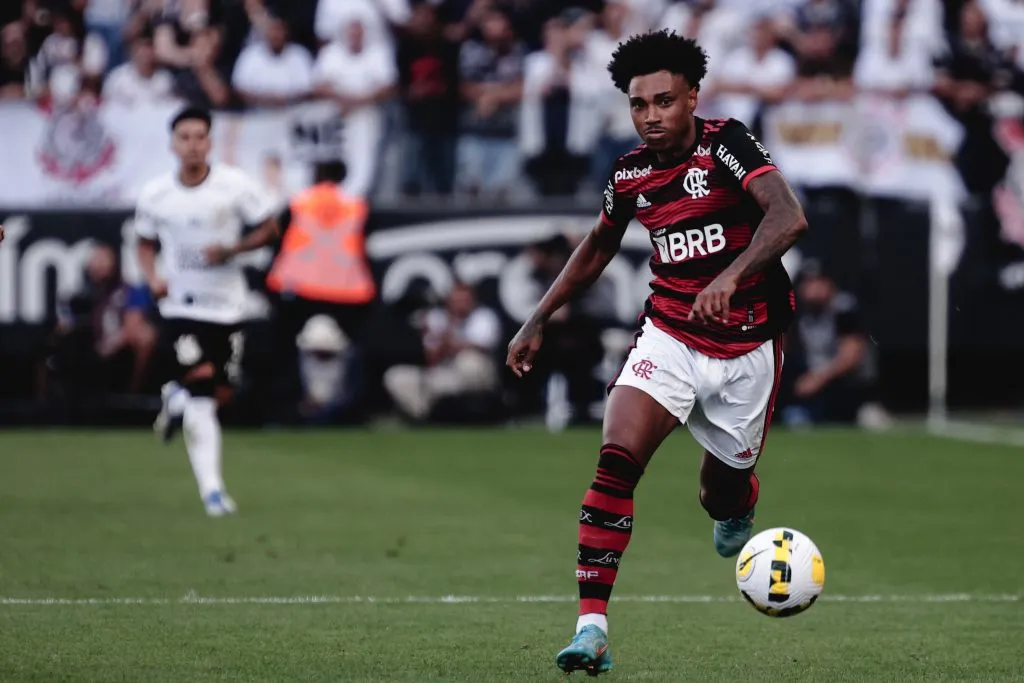 SP – Sao Paulo – 10/07/2022 – BRASILEIRO A 2022, CORINTHIANS X FLAMENGO – Vitinho jogador do Flamengo durante partida contra o Corinthians no estadio Arena Corinthians pelo campeonato Brasileiro A 2022. Foto: Ettore Chiereguini/AGIF