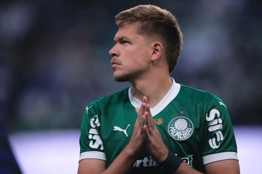 runo Fuchs, jogador do Palmeiras durante partida contra o Atletico-MG no estadio Arena Allianz Parque pelo campeonato Brasileiro A 2025. Foto: Ettore Chiereguini/AGIF