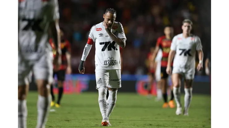 PE - RECIFE - 26/07/2025 - BRASILEIRO A 2025, SPORT X SANTOS - Neymar jogador do Santos durante a partida entre Sport e Santos no Estadio da Ilha do Retiro em Recife (PE), pelo campeonato brasileiro Serie A. Foto: Marlon Costa/AGIF