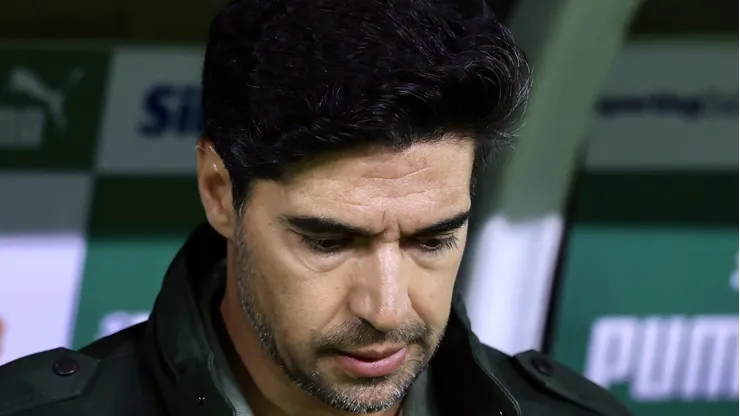 Abel Ferreira, técnico do Palmeiras, durante partida contra o Gremio no estadio Arena Allianz Parque pelo campeonato Brasileiro A 2025. Foto: Marcello Zambrana/AGIF