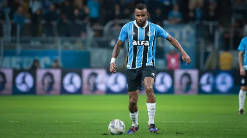 Alex Santana foi criticado pelos torcedores do Grêmio. Foto: Maxi Franzoi/AGIF