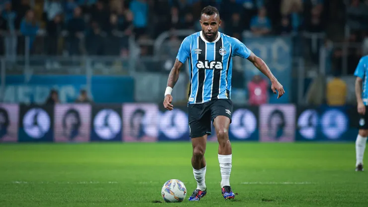 Alex Santana foi criticado pelos torcedores do Grêmio. Foto: Maxi Franzoi/AGIF
