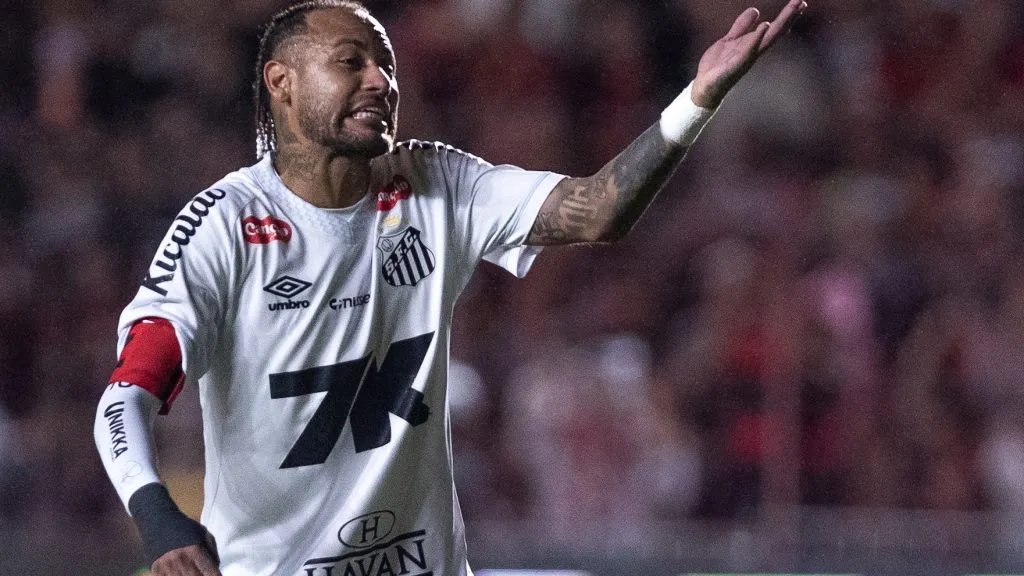 Neymar durante partida. Foto: Rafael Vieira/AGIF