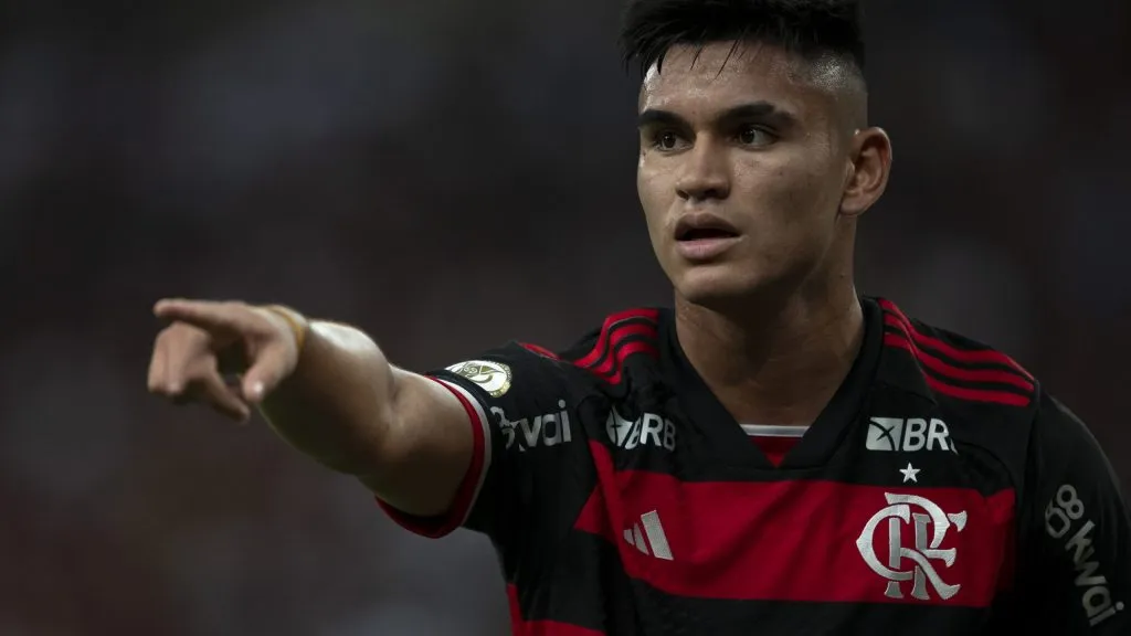 Alcaraz durante partida pelo Flamengo. Foto: Jorge Rodrigues/AGIF
