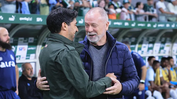 Mano e Abel se cumprimentando no pré-jogo