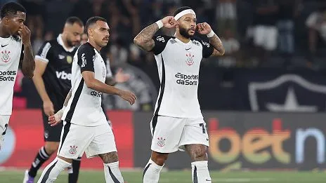 Memphis Depay comemorando gol. Foto: Wagner Meier/Getty Images