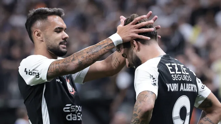 Raniele e Yuri durante partida antes do Mundial de Clubes